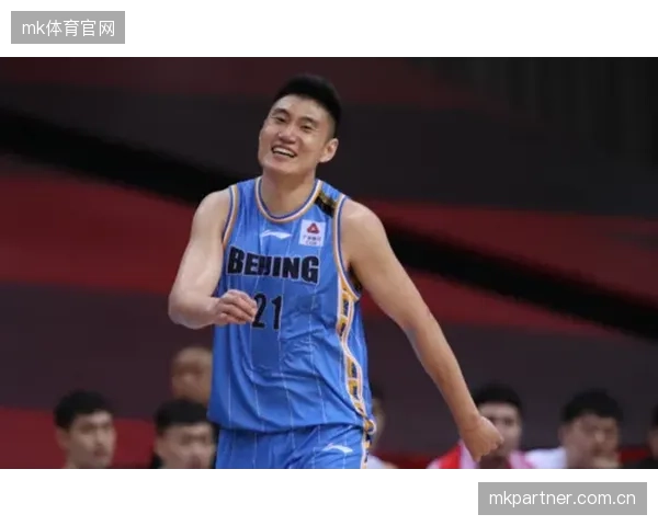 李弘权赛季表现亮眼入选一阵，成为上海队锋线稳定贡献点和夺冠功臣。
